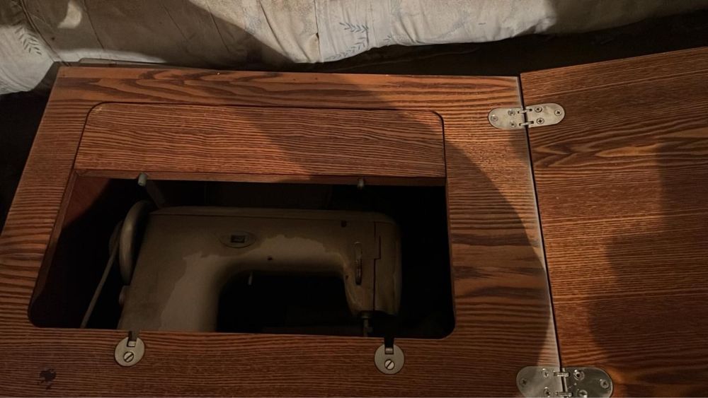 Срочно продам швейную машинку