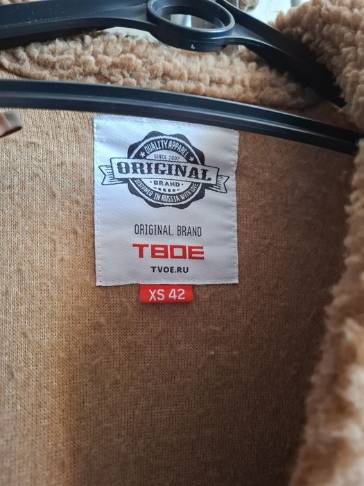 Два пальто, кофта и свитер