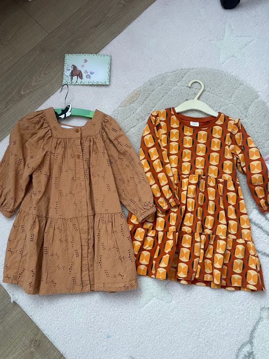 Vand rochita pentru fetite marimea 104