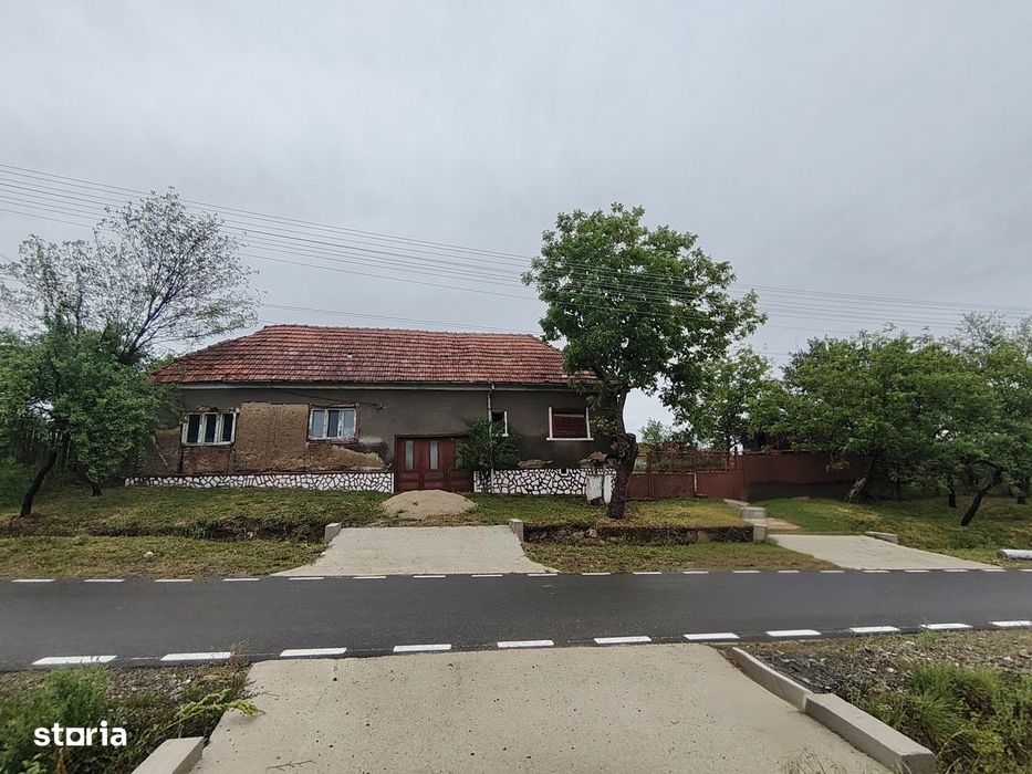 Casă de vânzare cu 3 camere în localitatea Cuied cu 2880 mp