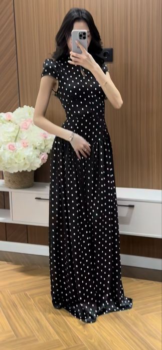 платье в горошек из шелка