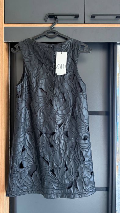 Продаю платье Zara новое