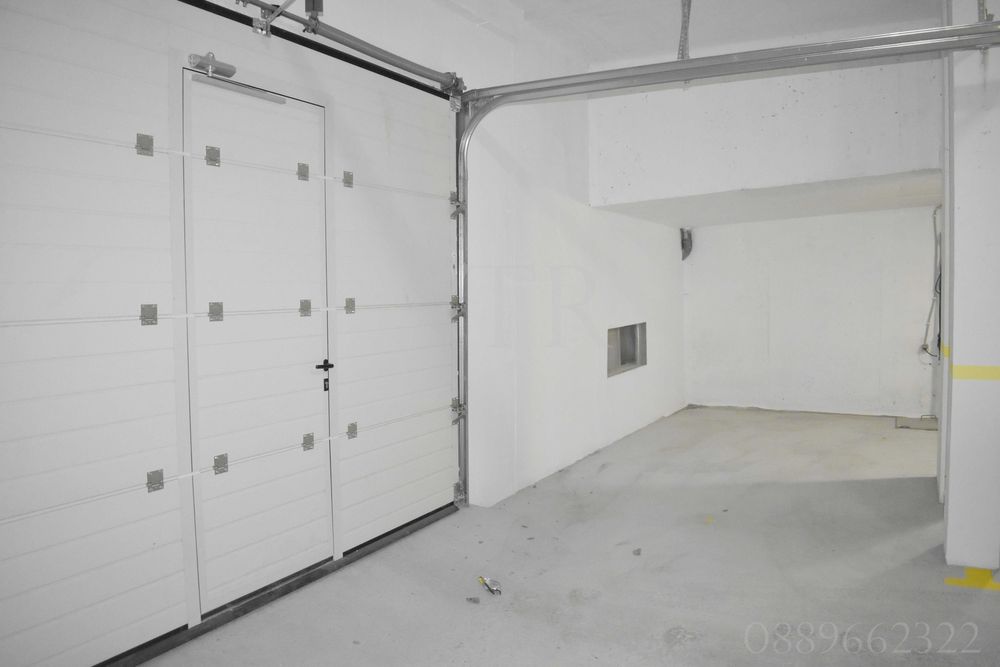 Дава се под наем Гараж / Паркомясто в Бургас, Лазур - 17 кв.м за 102 € - Снимка #1