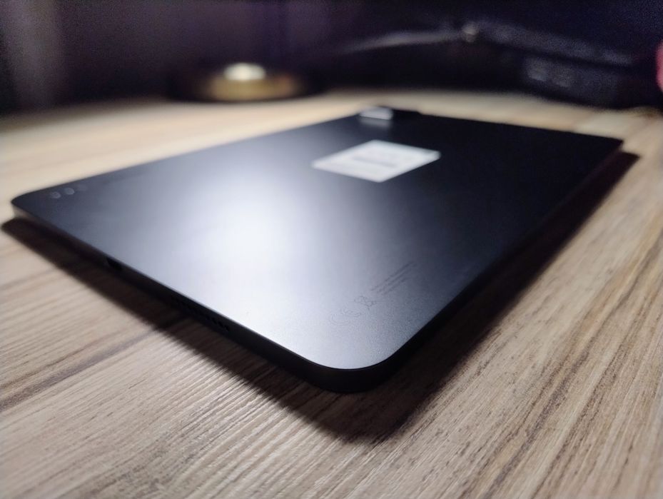 Таблет Xiaomi Pad 6 в комплект с Оригинален калъф с клавиатура, писалка и чанта за таблет.