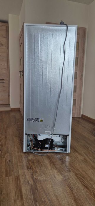 Хладилник с горен фризер MIDEA MDRT294FGE01