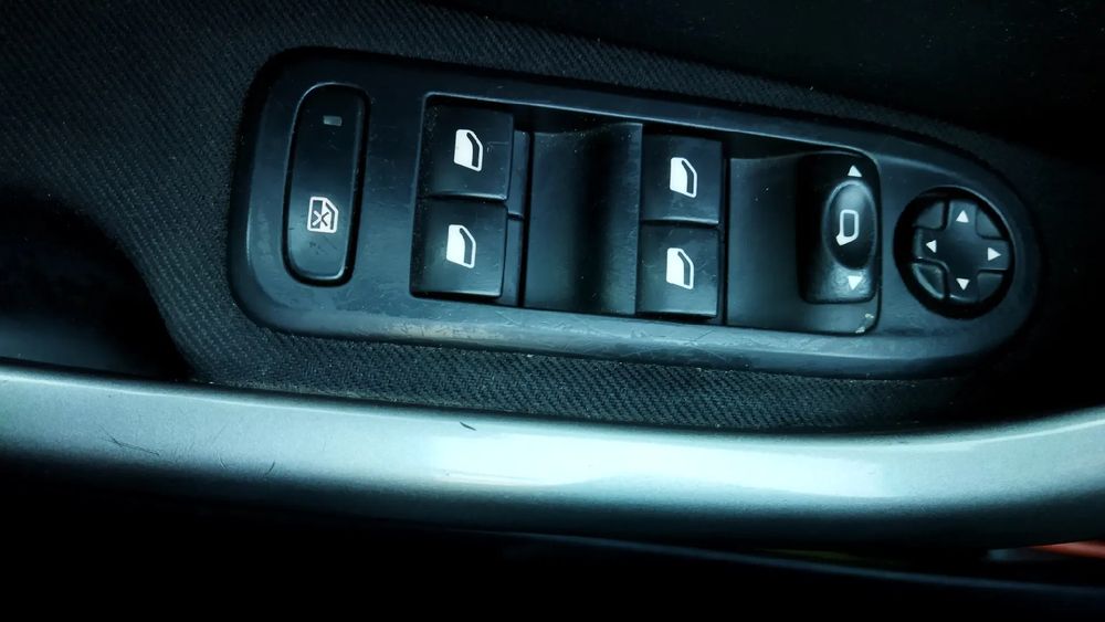 Продам хорошую машину