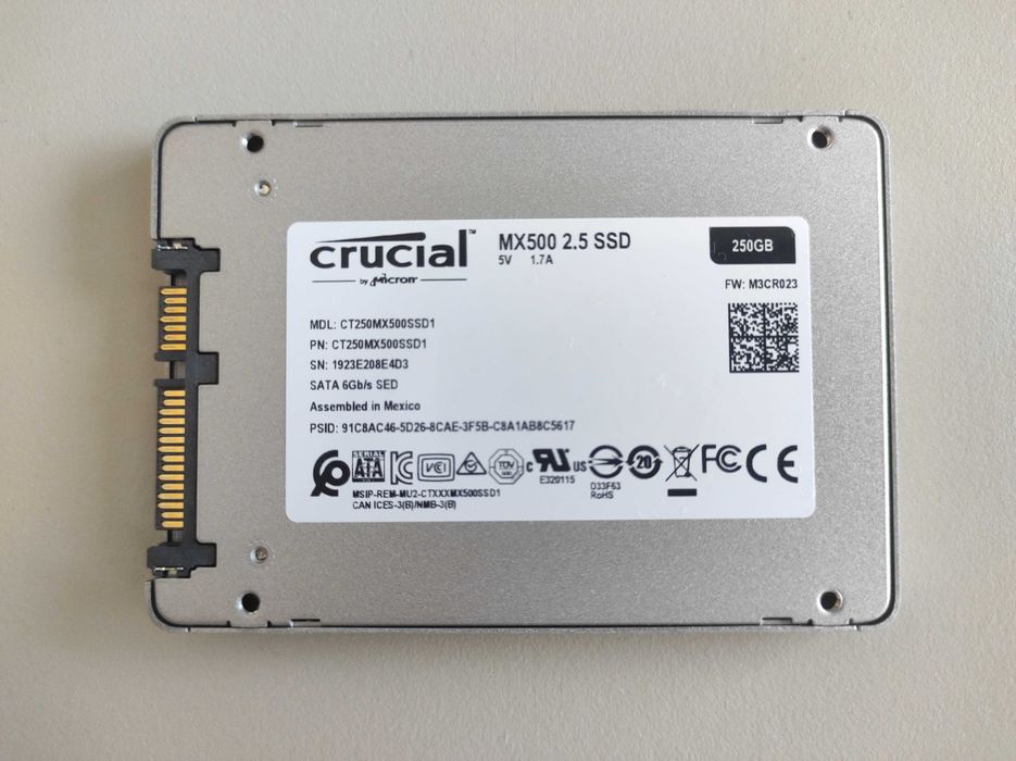 SSD - Crucial MX500 / 250 GB / 2.5 инча / SATA