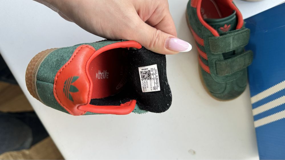 Кроссовки детские