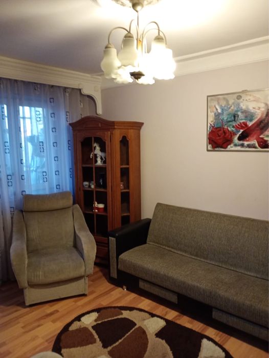 Inchiriez apartament cu 3 camere