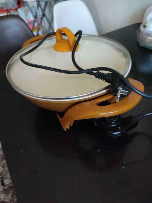 Продам электро сковороду.