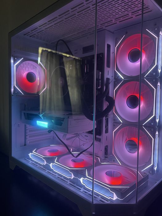 PC Gaming Medium End Cu monitor si casti