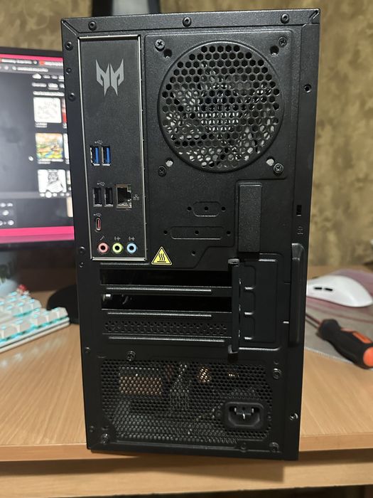 Корпус, плата LGA1200 и БП от Acer Predator Orion 3000
