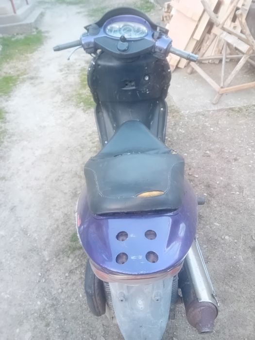 Vând aprilia leonard 150