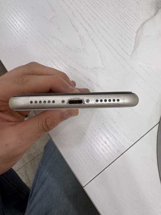 iphone 11 128 gb 74 родной акб,есть царапины