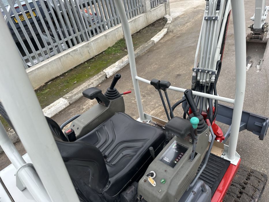 Мини Багер 1800кг.