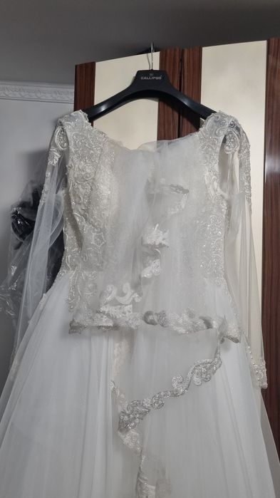 Rochie de mireasa,voal,diadema  aceesorii