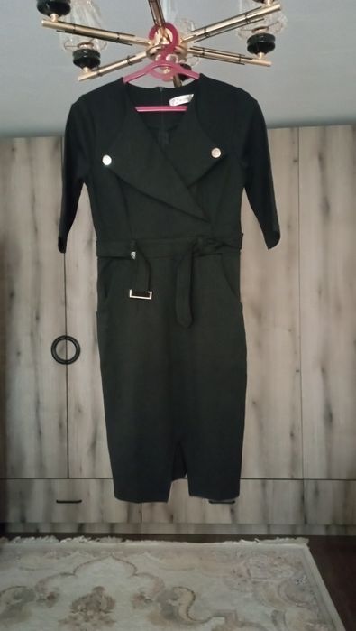 Женские офисные платья