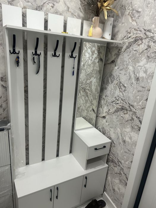 Продам прихожу белую