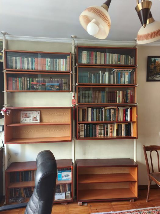 Книжные полки и шкафы.