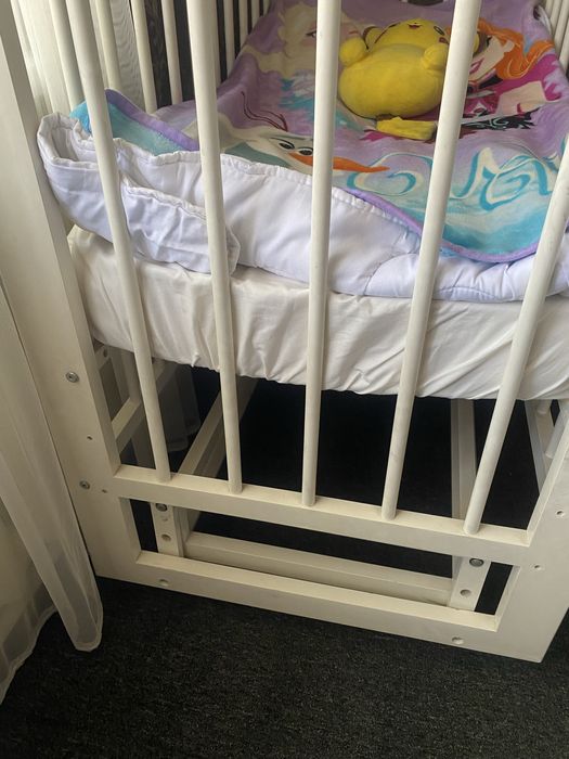 Продам детскую кровать качалку