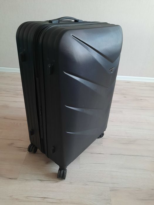 Продам чемодан р L / 110 л обьем