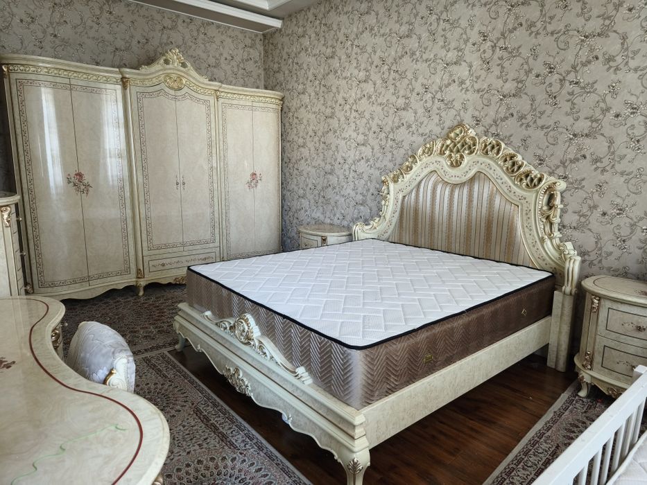 Продается спальня гарнитур Китай