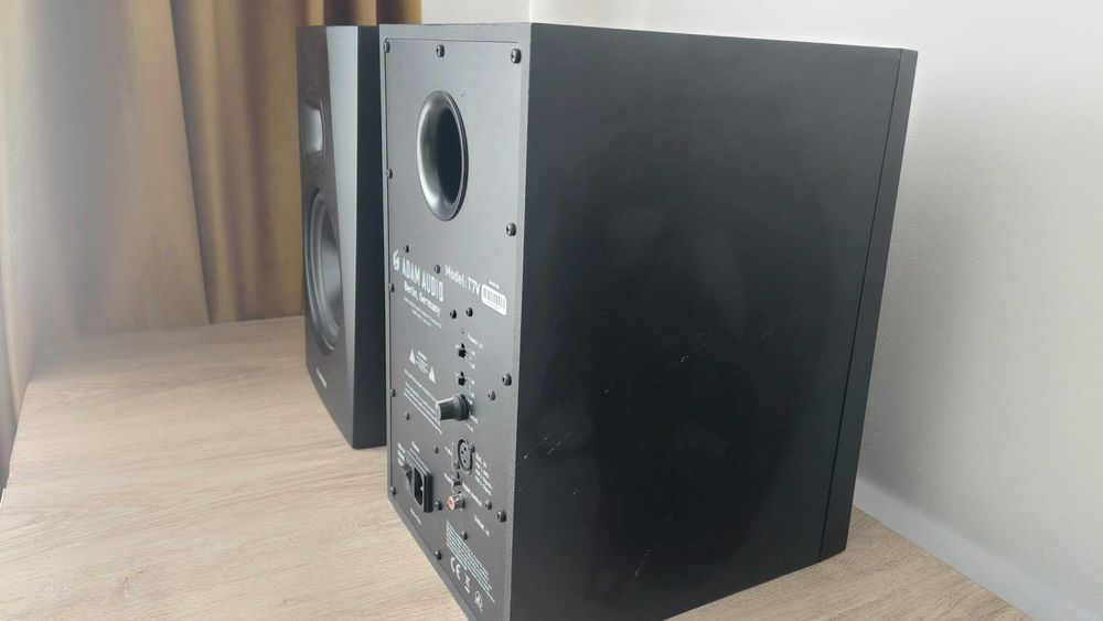 Monitoare profesionale de studio Adam Audio T7V