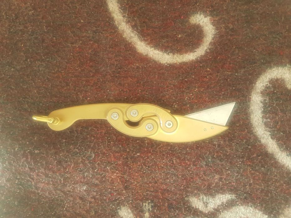 ножче джобно с формата на риба