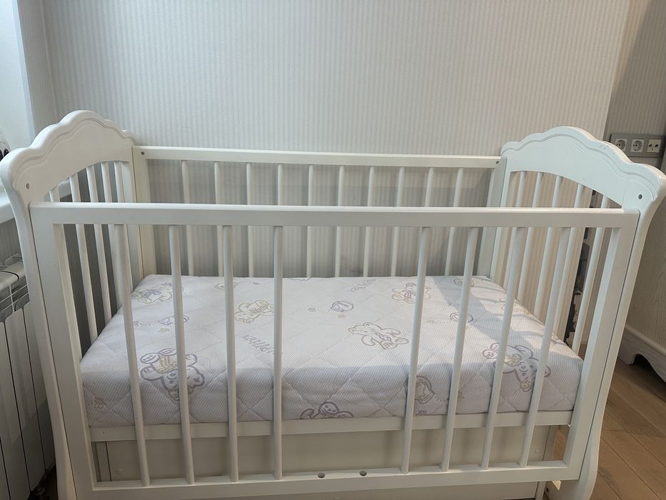Детская кроватка   , матрас