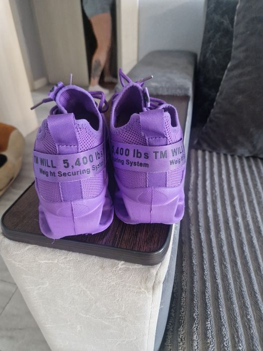 Кросовки новые 40й размер