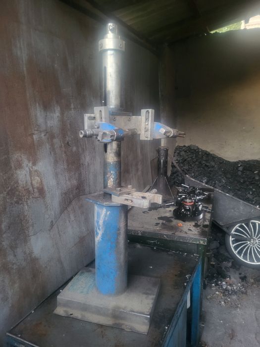 Продам зажим пружины.