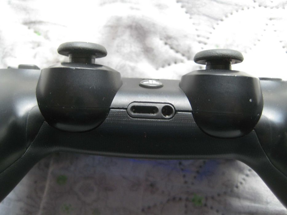 Продавам оригинален контролер за PS4