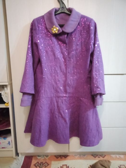 Пальто весеннее продам