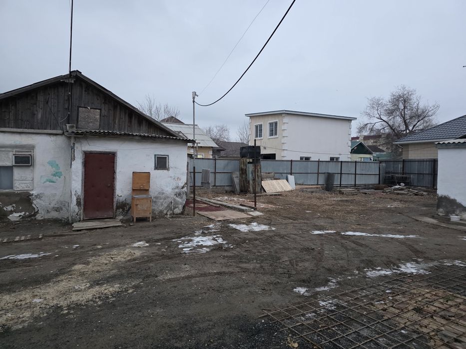 Продаётся участок с домами в центре города