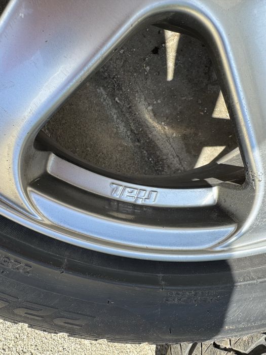 Джанти със зимни гуми 5х114,3 225/50/17 Pirelli sottozero 3