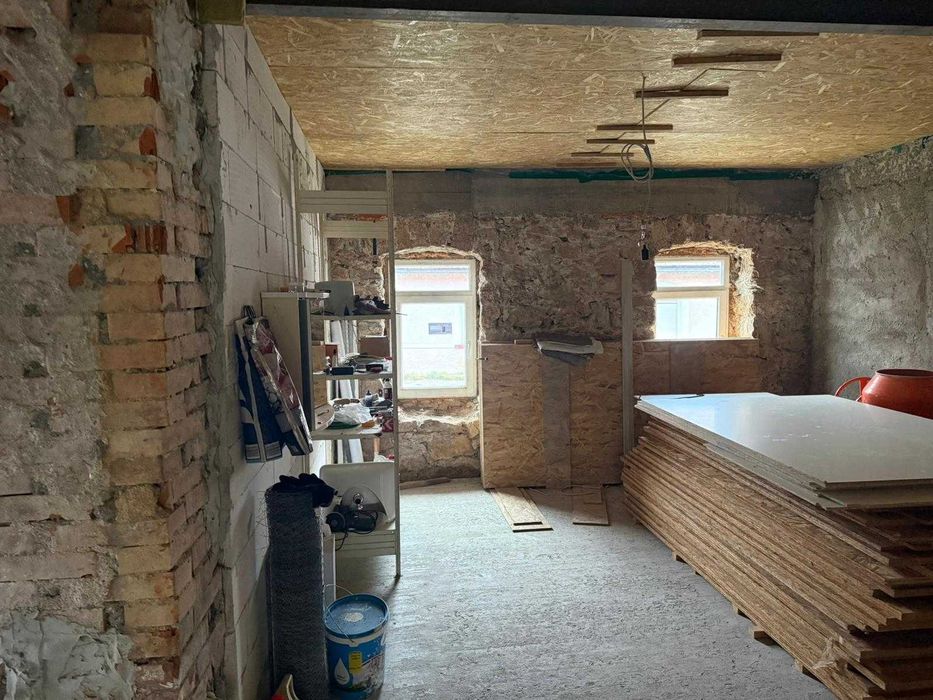 Vând casă la Anina!