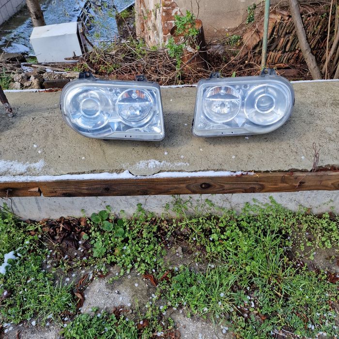 Фарове ляв десен крайслер 300с