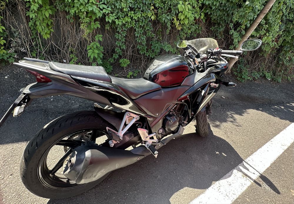 Se vinde Honda CBR250R