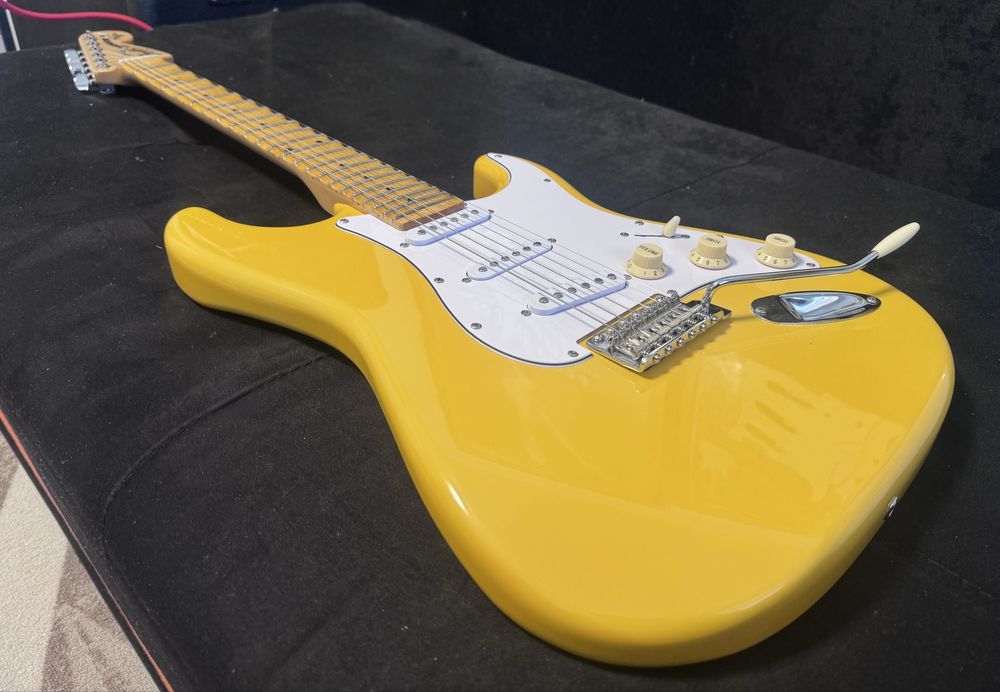 Китара с Куфар-Fender Yngwie Malmsteen Strat Copy Model