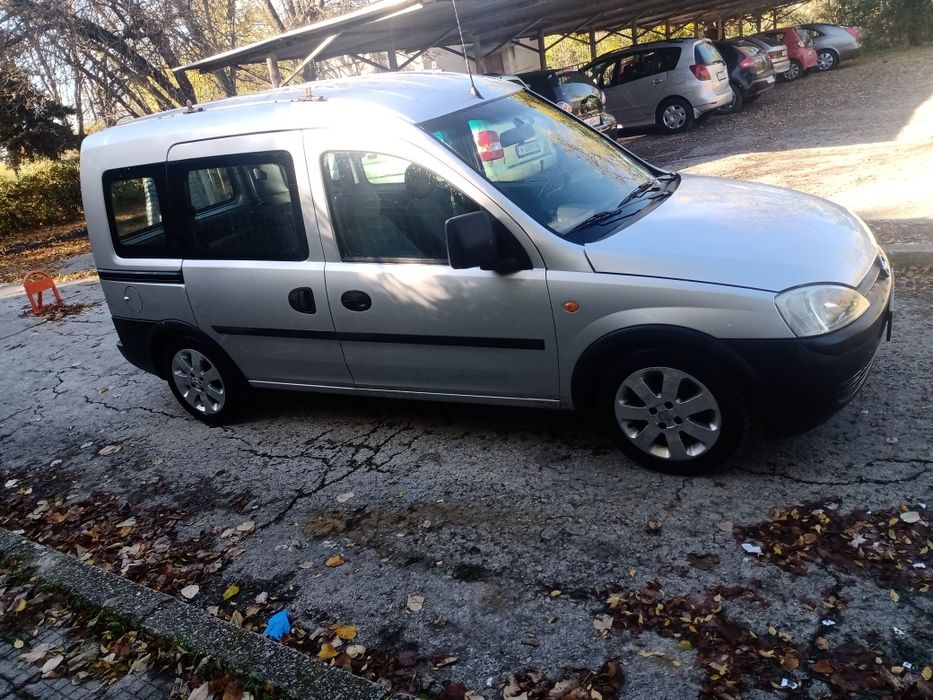 Продавам Опел комбо пънническо