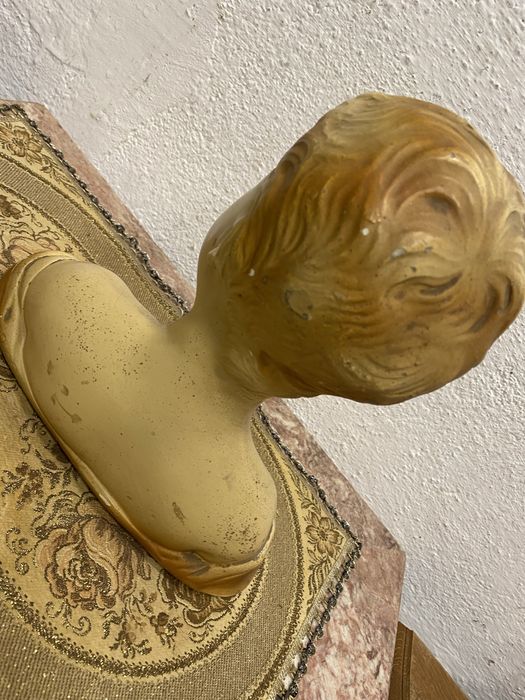 Френски порцеланов бюст