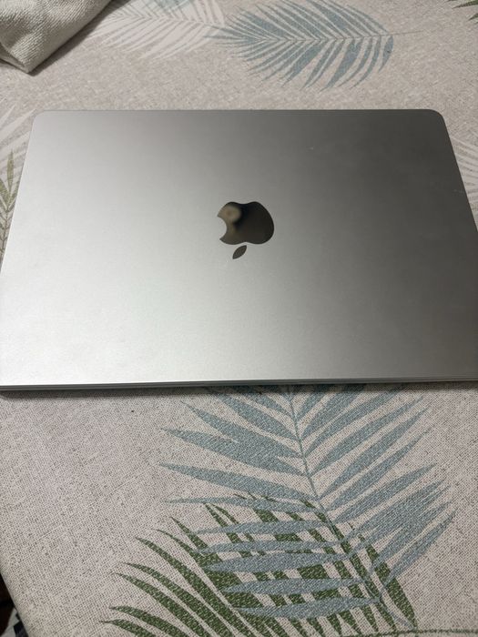 Продам MacBook Air 13 2022