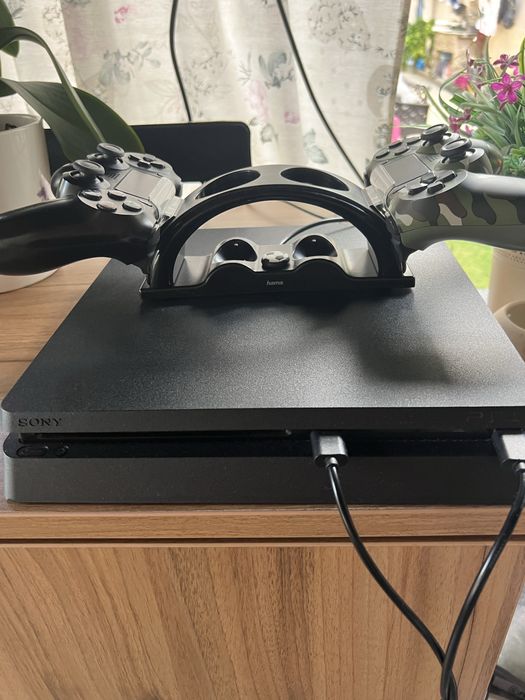 Продавам Playstation 4