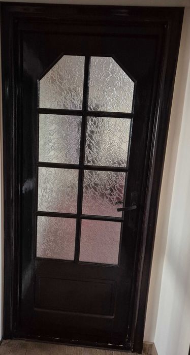 Usi de interior din lemn