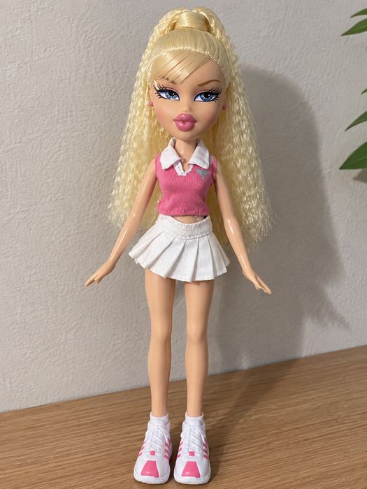 Продаю красивую куклу Bratz