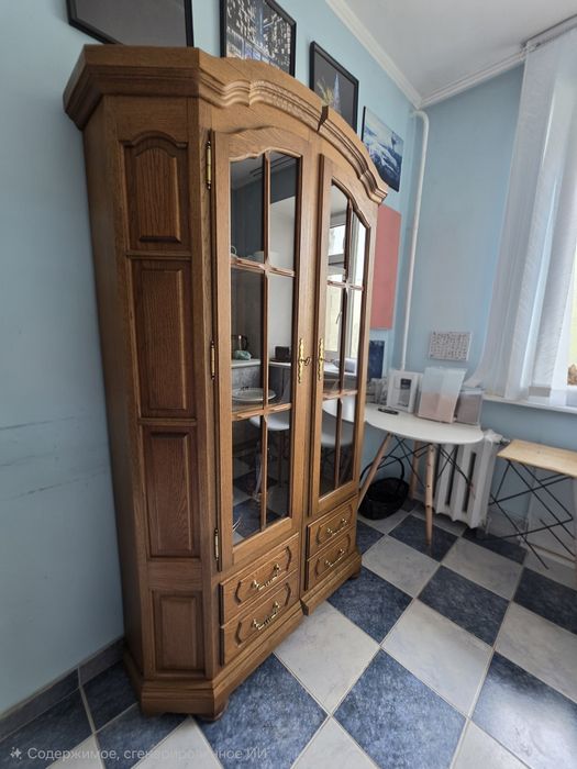 Продам сервант красивый