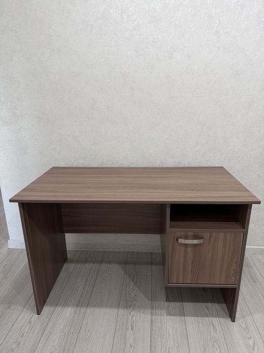Продаю стол новый