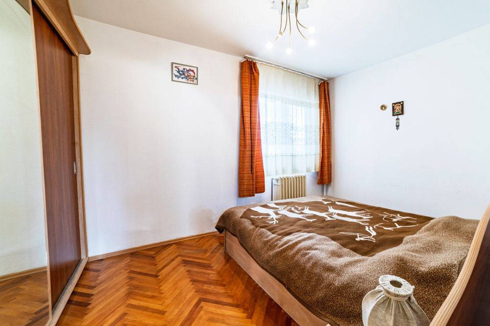 Apartament decomandat 3 camere etajul 1 Vlaicu