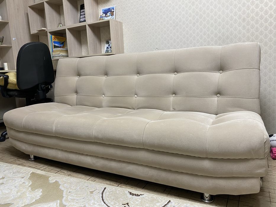 Продам диван в комнату