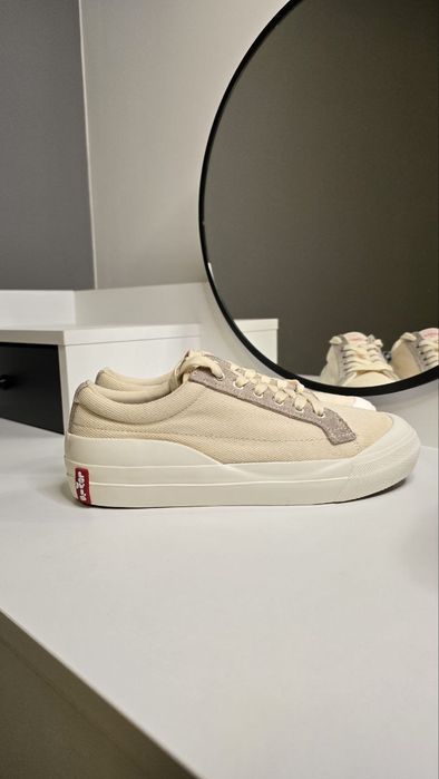 Оригинални кецове Levi’s — много добро състояние